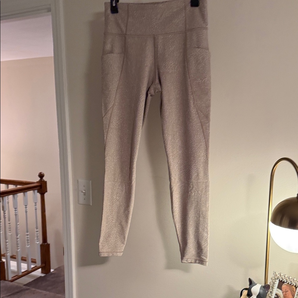Athleta Salutation Stash Textured Leggings Great Condition Size Medium